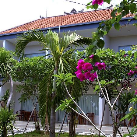 Ropik & Alik Home Stay 울루와뚜 외부 사진